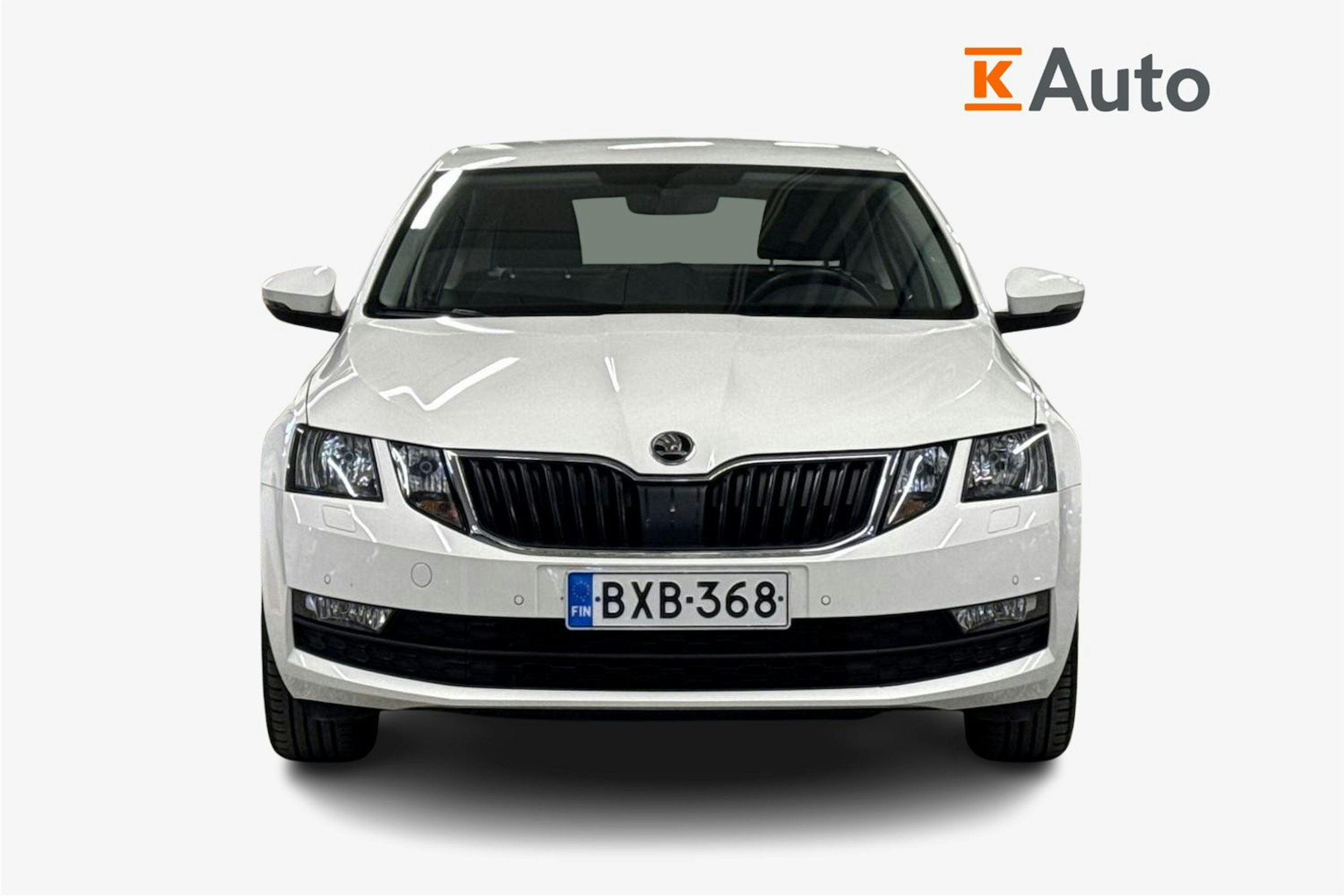 Valkoinen Skoda OCTAVIA 2019 kuva 4.