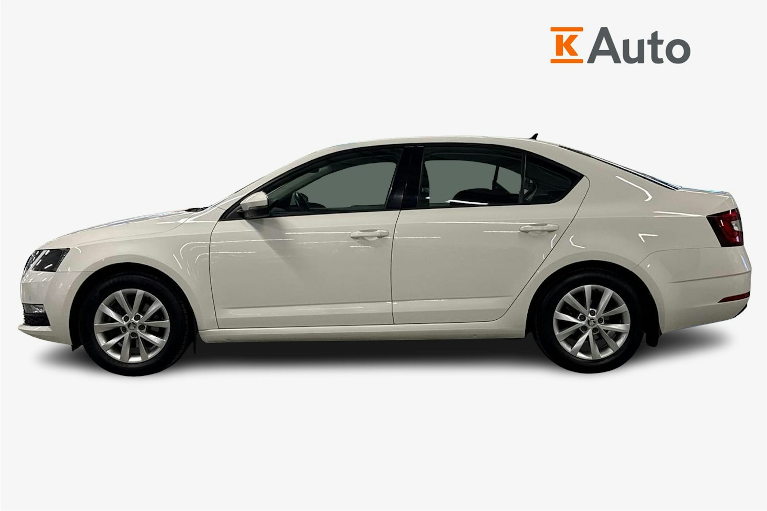 Valkoinen Skoda OCTAVIA 2019 kuva 5.