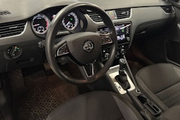 Valkoinen Skoda OCTAVIA 2019 kuva 6.