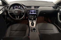 Valkoinen Skoda OCTAVIA 2019 kuva 7.