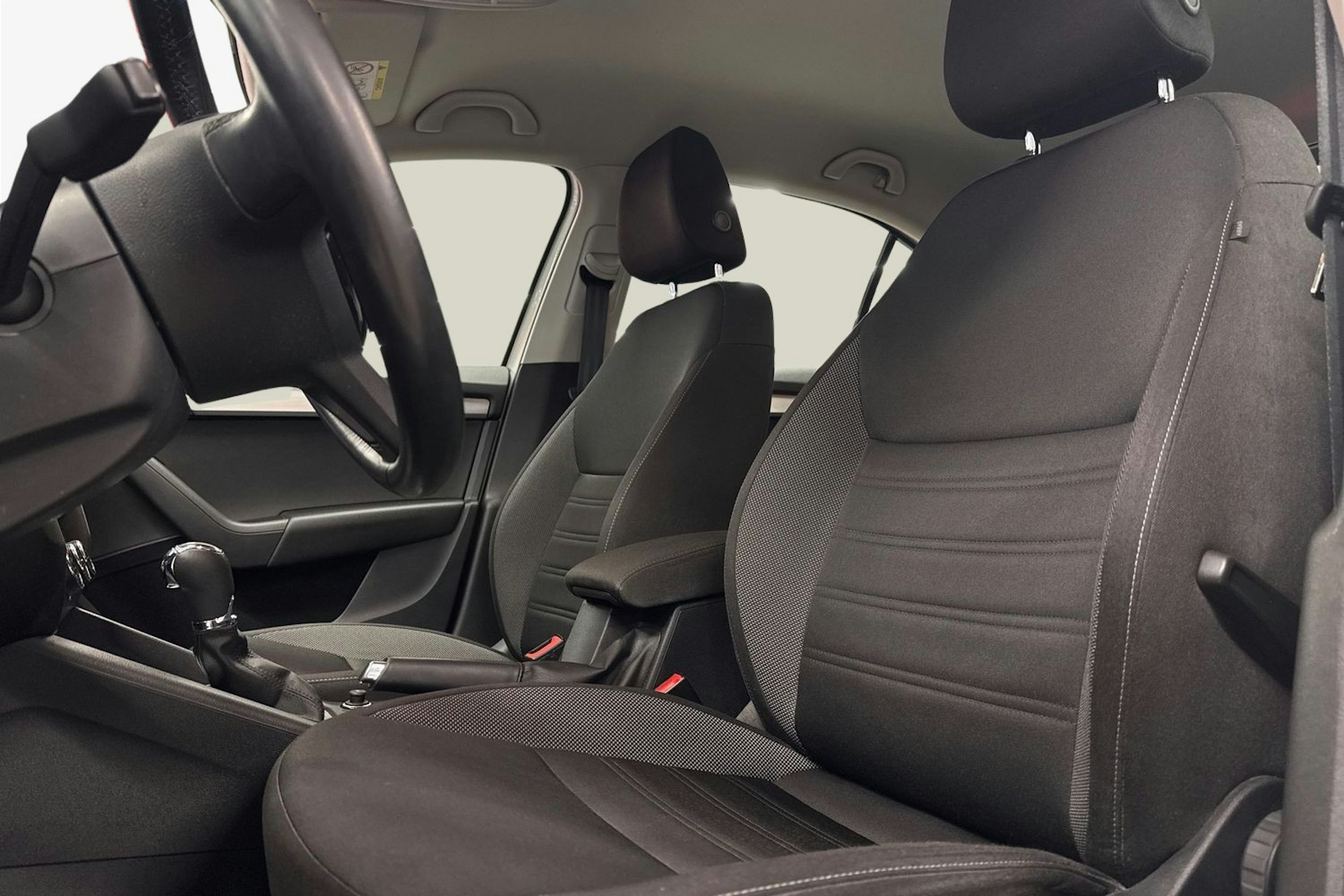 Valkoinen Skoda OCTAVIA 2019 kuva 9.