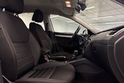 Valkoinen Skoda OCTAVIA 2019 kuva 10.