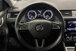 Valkoinen Skoda OCTAVIA 2019 kuva 11.