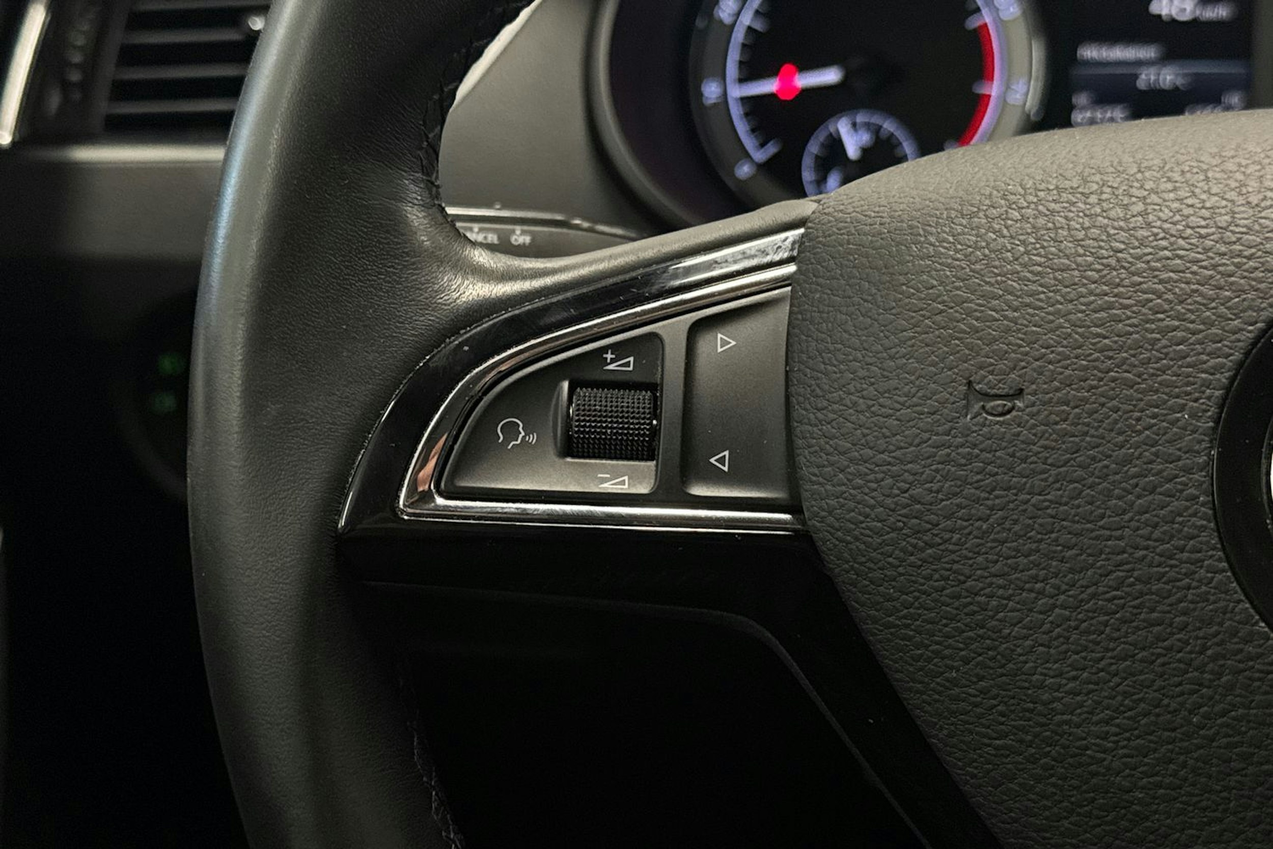 Valkoinen Skoda OCTAVIA 2019 kuva 13.