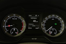 Valkoinen Skoda OCTAVIA 2019 kuva 15.