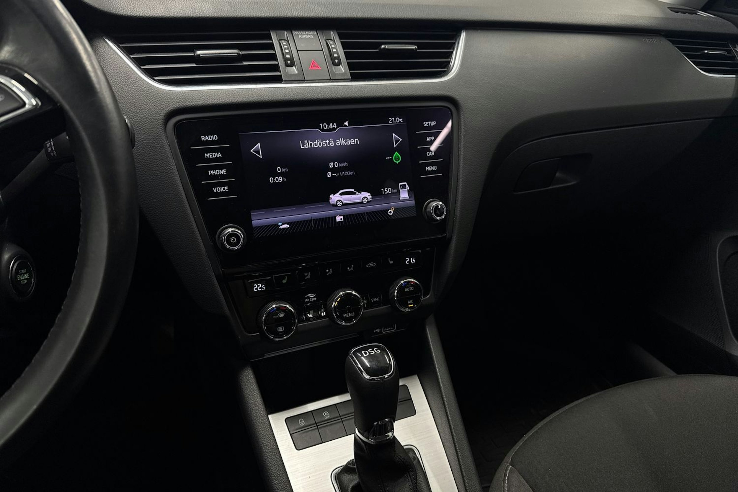 Valkoinen Skoda OCTAVIA 2019 kuva 17.
