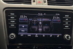 Valkoinen Skoda OCTAVIA 2019 kuva 21.