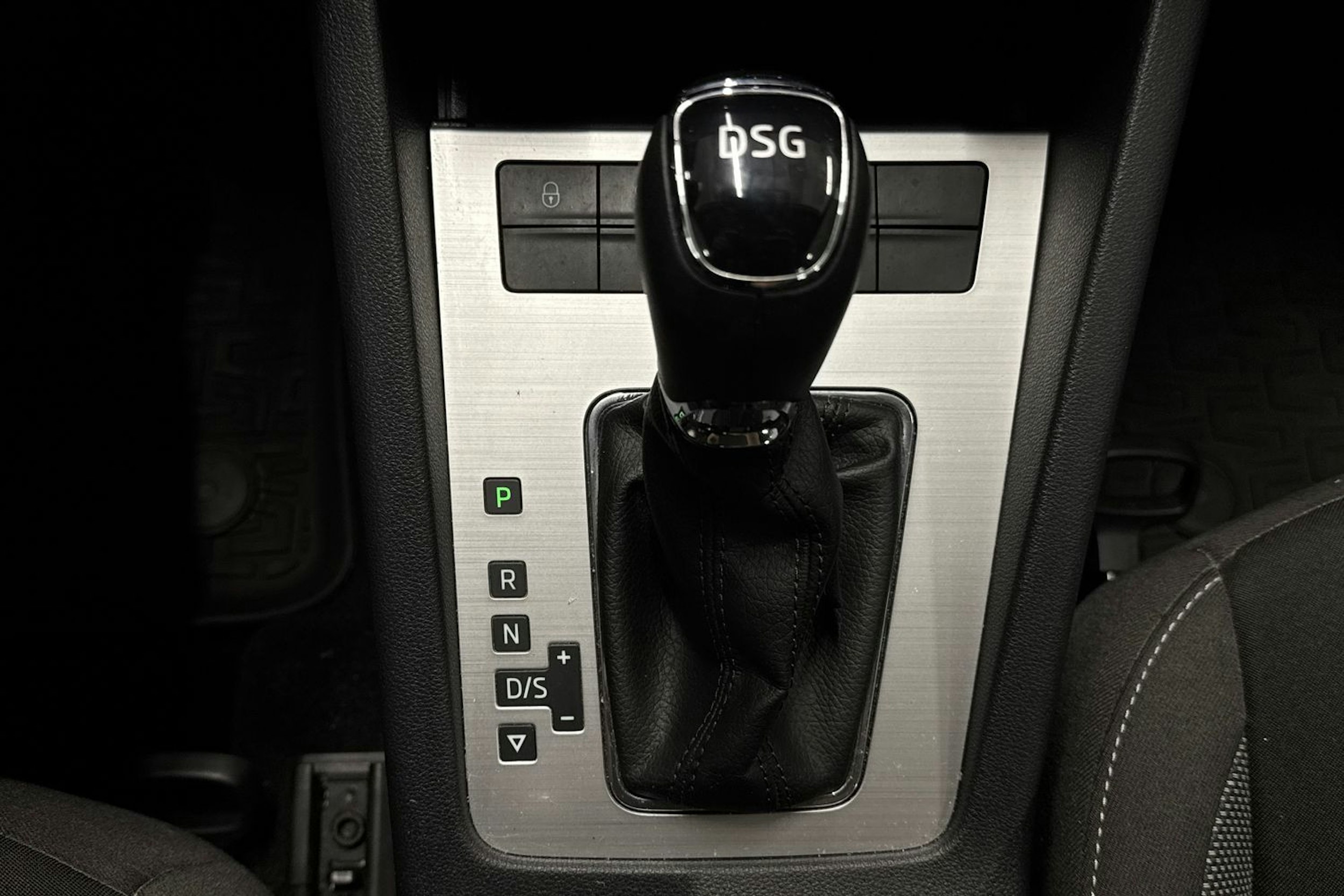 Valkoinen Skoda OCTAVIA 2019 kuva 24.