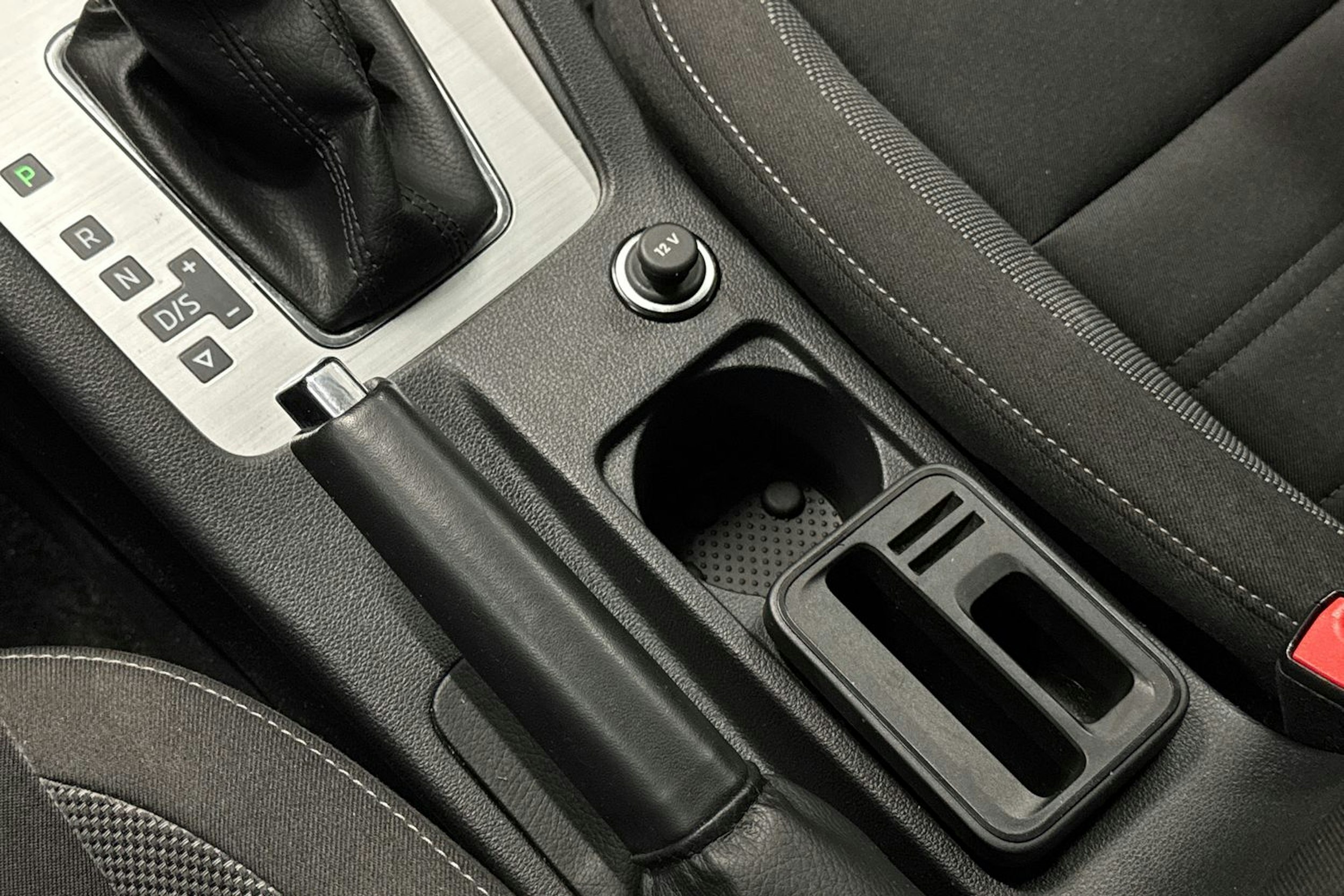 Valkoinen Skoda OCTAVIA 2019 kuva 25.