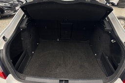 Valkoinen Skoda OCTAVIA 2019 kuva 28.
