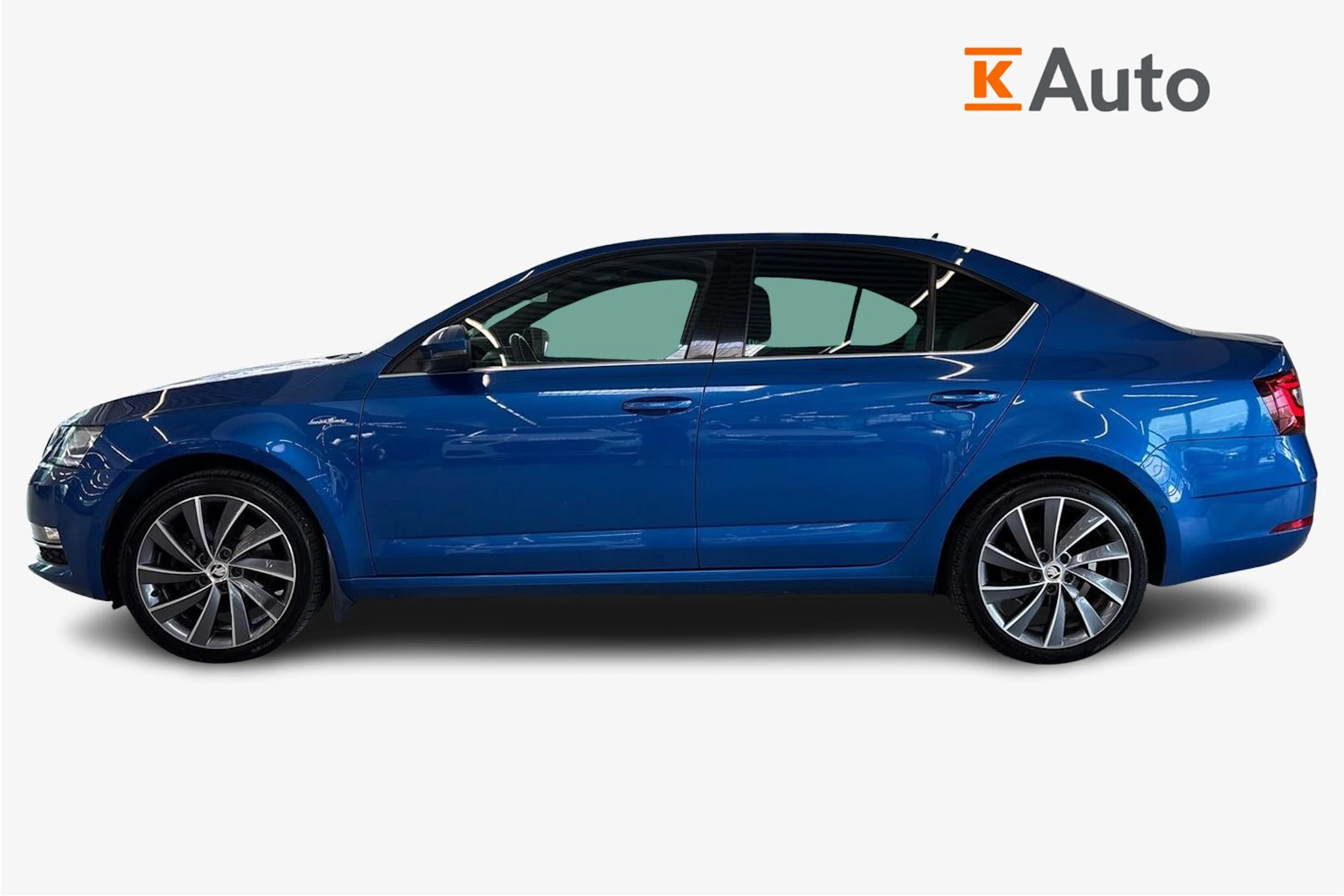 Sininen Skoda OCTAVIA 2019 kuva 5.