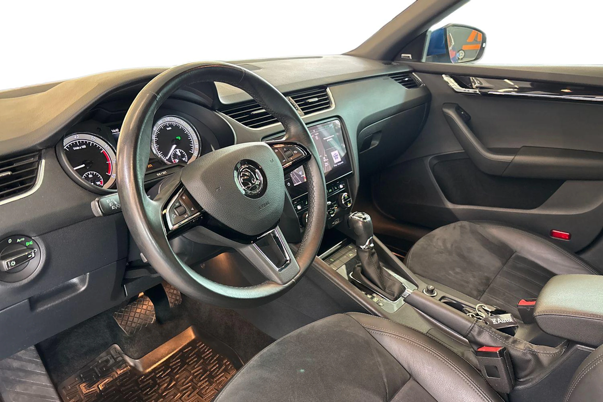 Sininen Skoda OCTAVIA 2019 kuva 6.