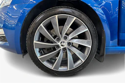 Sininen Skoda OCTAVIA 2019 kuva 9.
