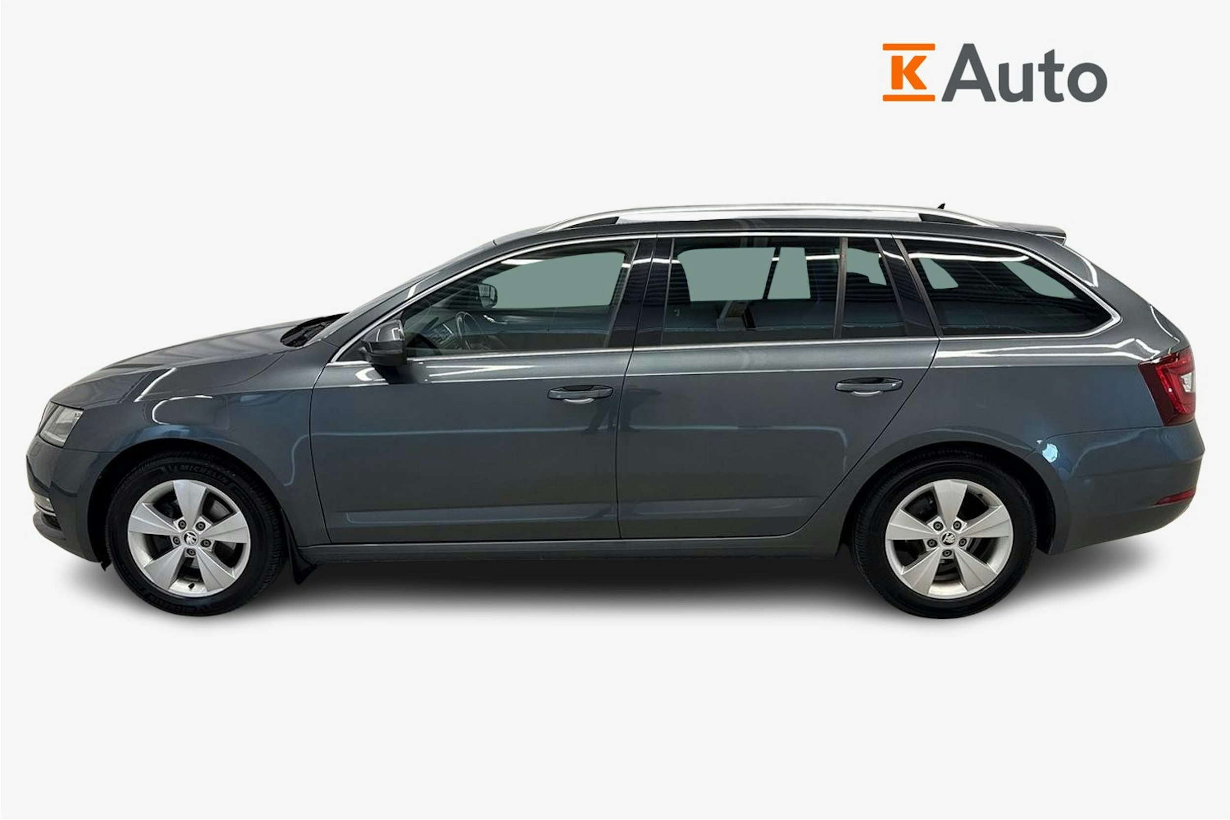 harmaa Skoda Octavia 2019 kuva 6.