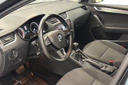 harmaa Skoda Octavia 2019 kuva 7.