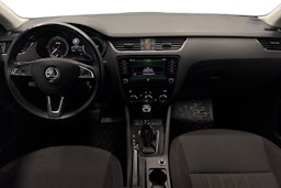 harmaa Skoda Octavia 2019 kuva 9.