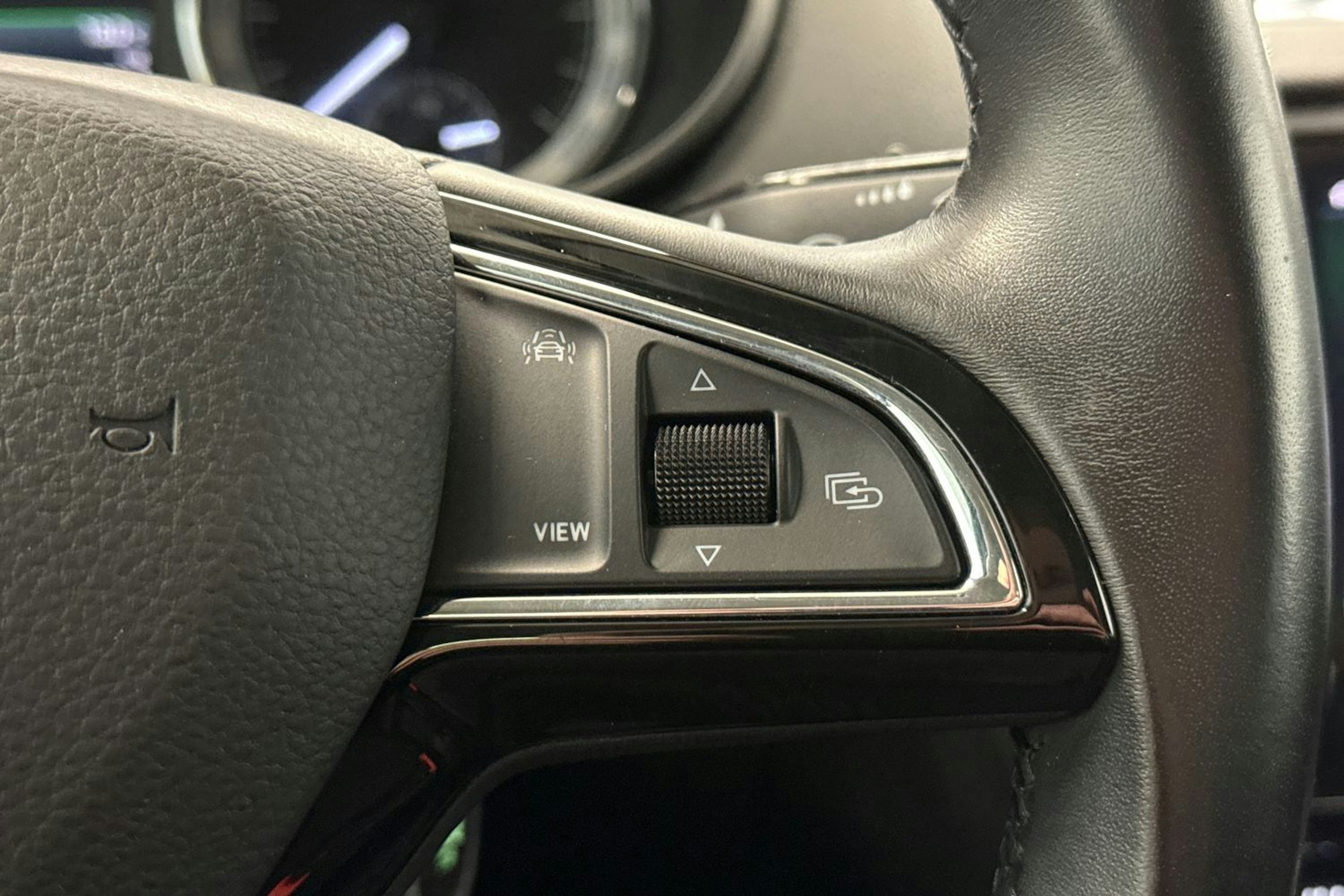 harmaa Skoda Octavia 2019 kuva 14.