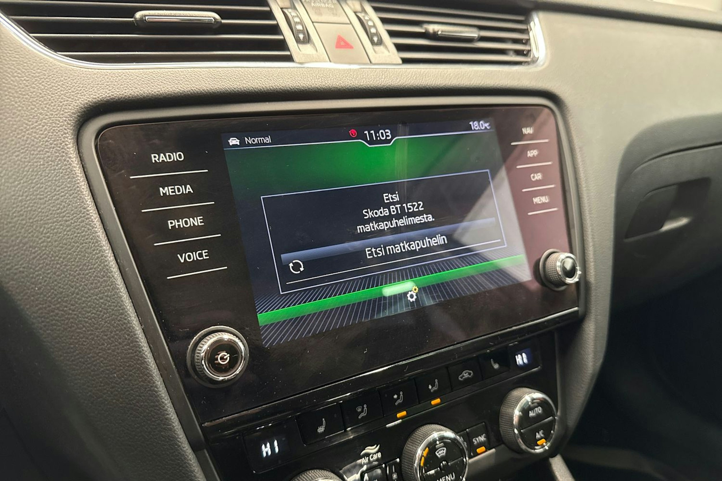 harmaa Skoda Octavia 2019 kuva 16.