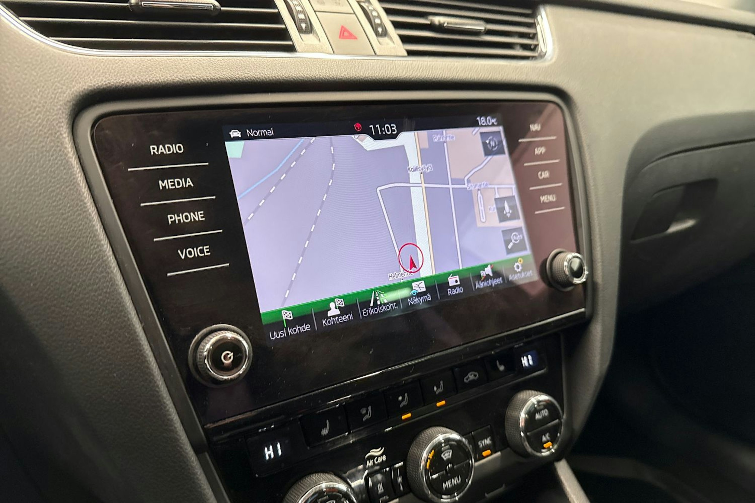 harmaa Skoda Octavia 2019 kuva 17.