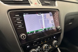 harmaa Skoda Octavia 2019 kuva 17.