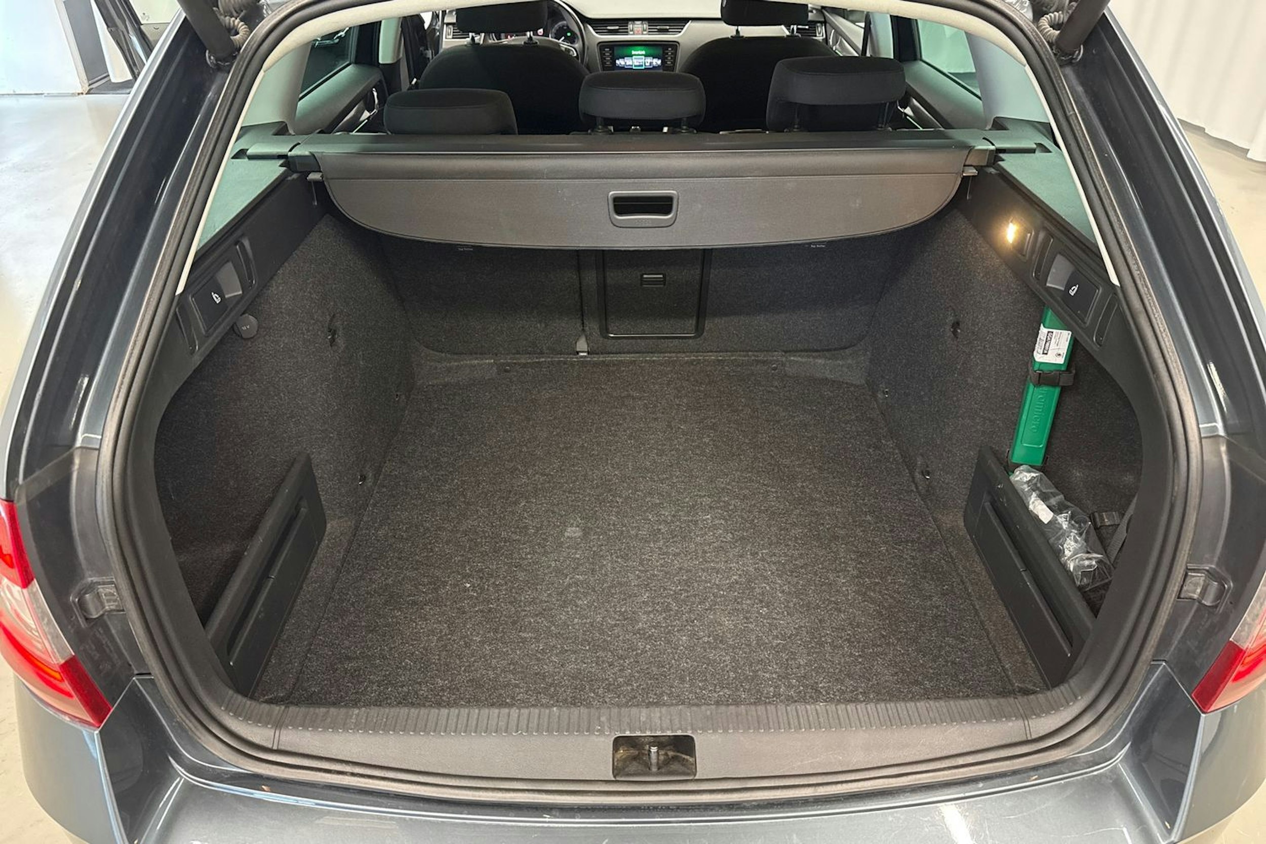 harmaa Skoda Octavia 2019 kuva 20.