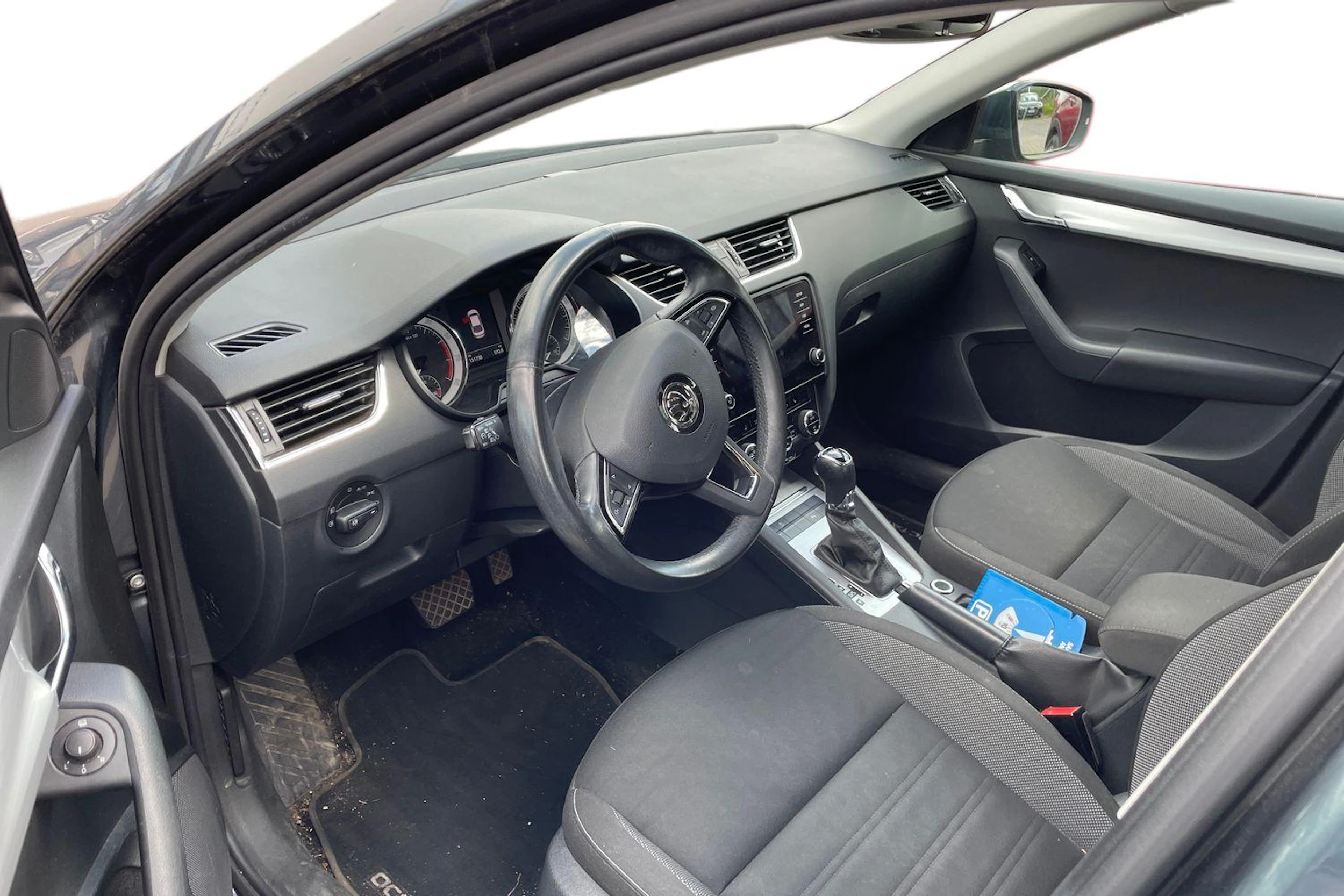 harmaa Skoda Octavia 2019 kuva 3.