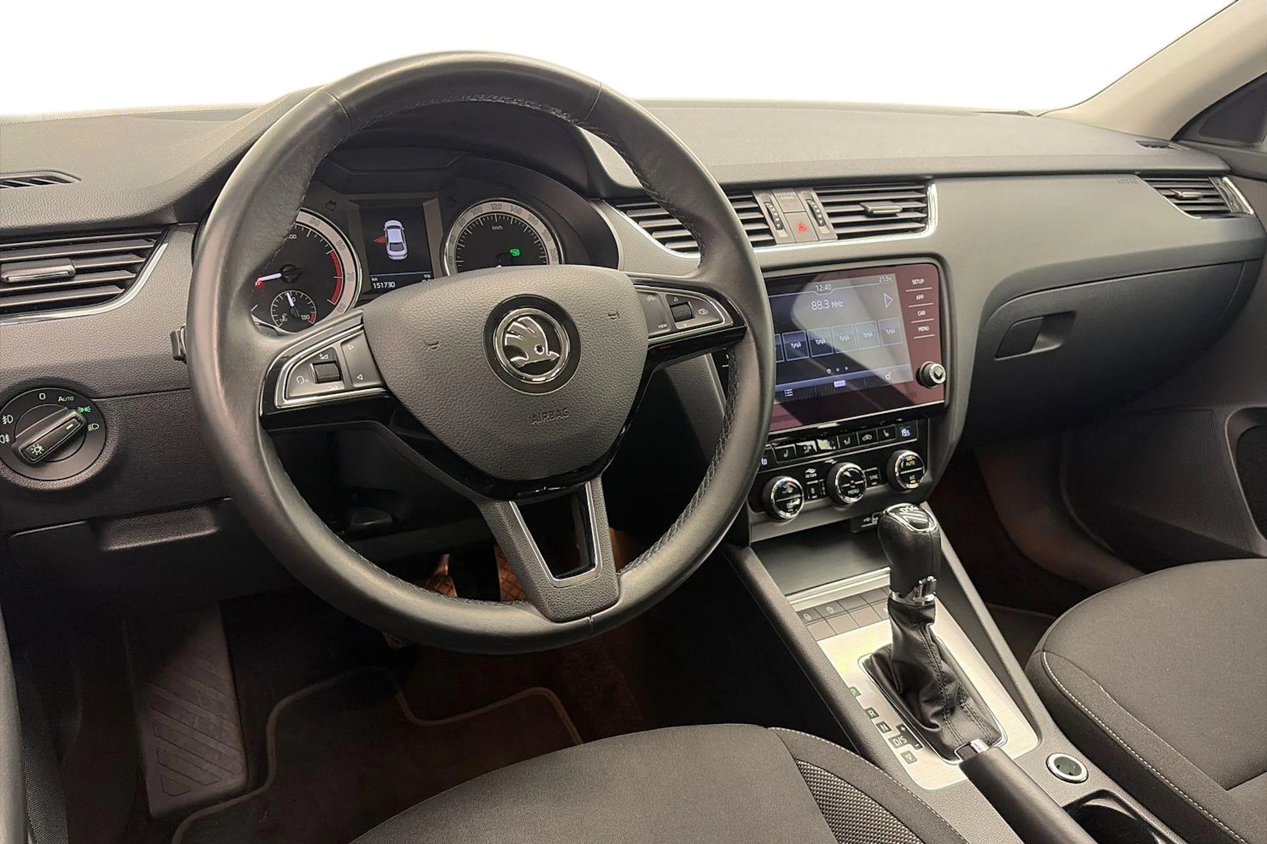 harmaa Skoda Octavia 2019 kuva 6.