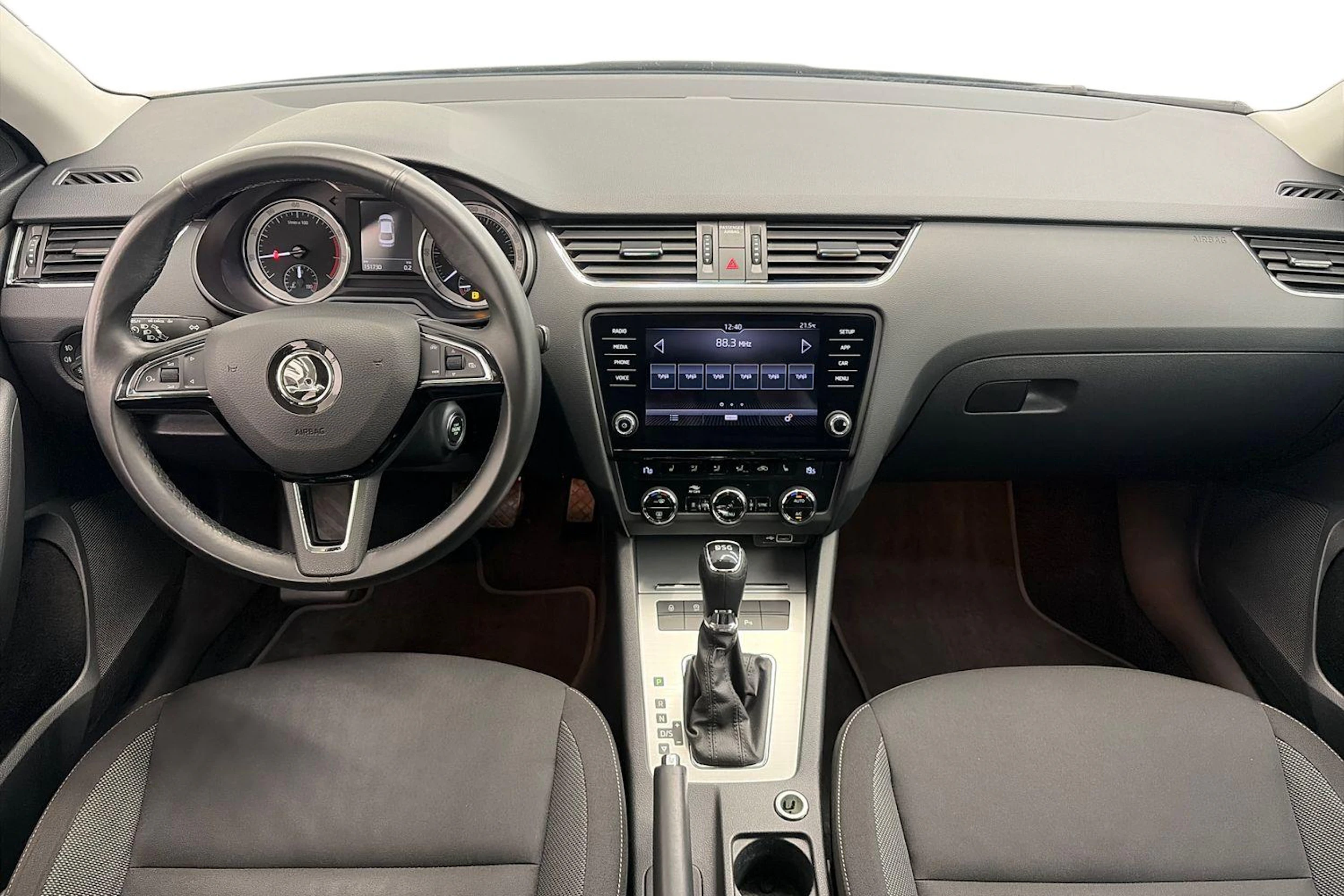 harmaa Skoda Octavia 2019 kuva 7.