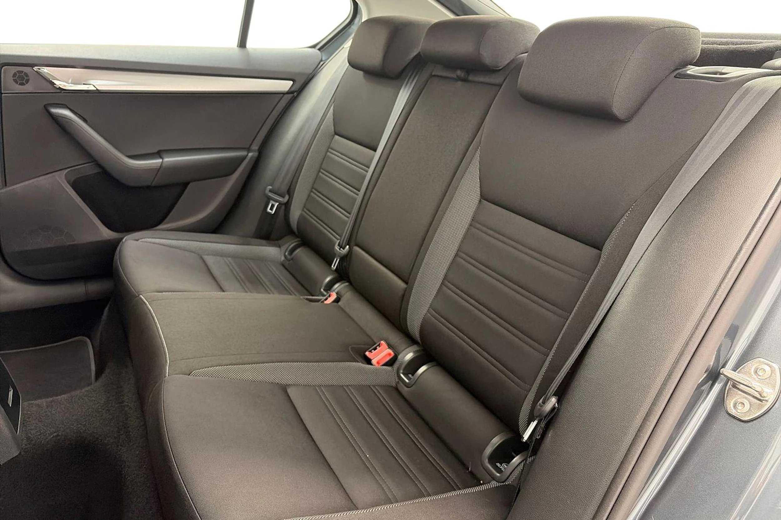 harmaa Skoda Octavia 2019 kuva 8.