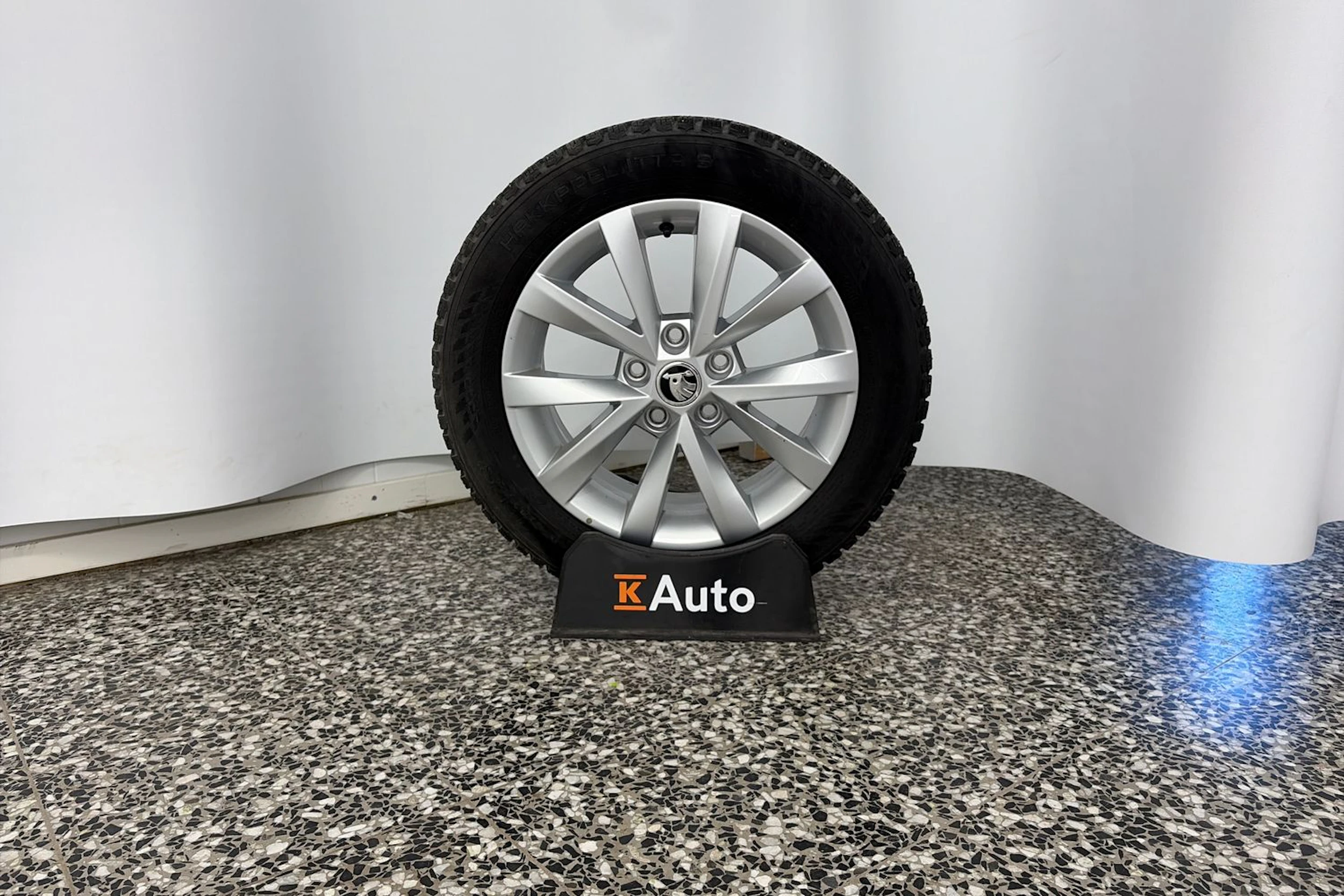 harmaa Skoda Octavia 2019 kuva 10.