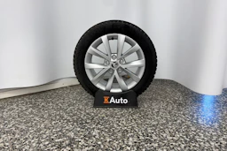 harmaa Skoda Octavia 2019 kuva 10.