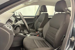 harmaa Skoda Octavia 2019 kuva 12.
