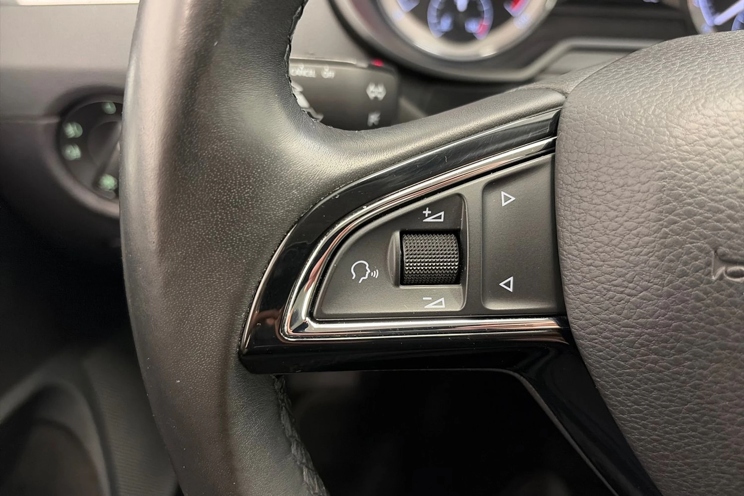 harmaa Skoda Octavia 2019 kuva 14.