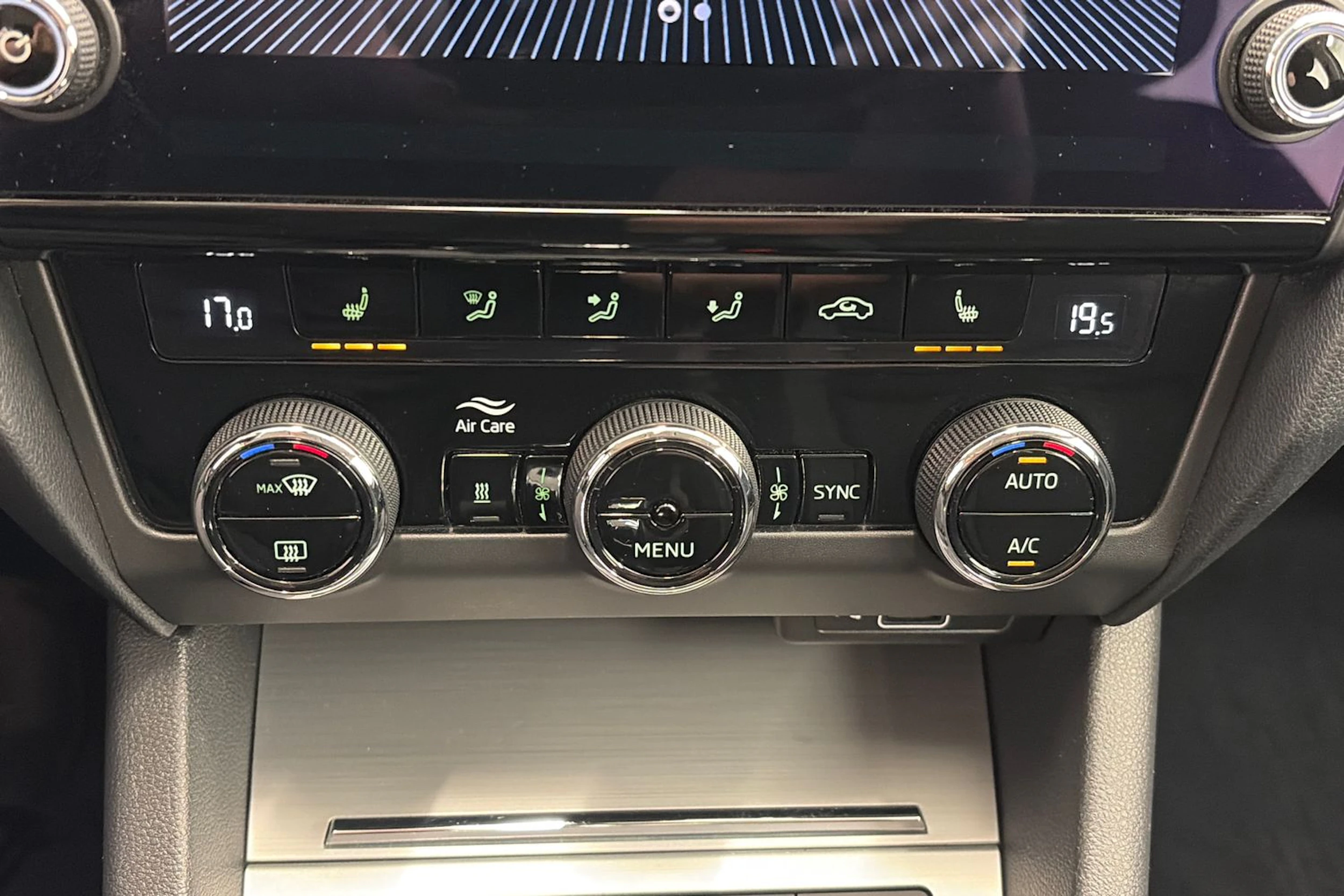 harmaa Skoda Octavia 2019 kuva 19.
