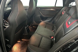 musta Skoda Octavia 2019 kuva 10.