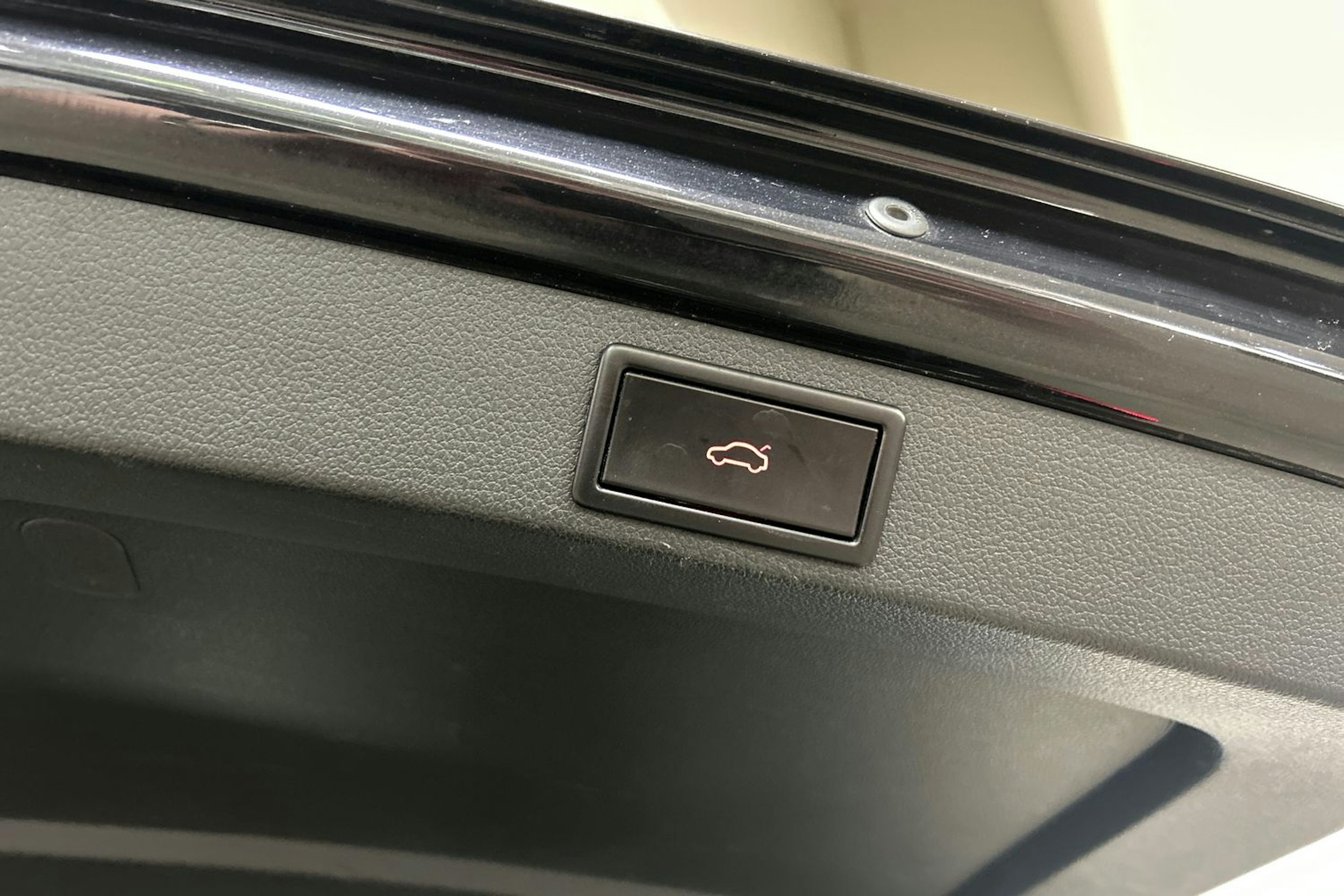 musta Skoda Octavia 2019 kuva 15.