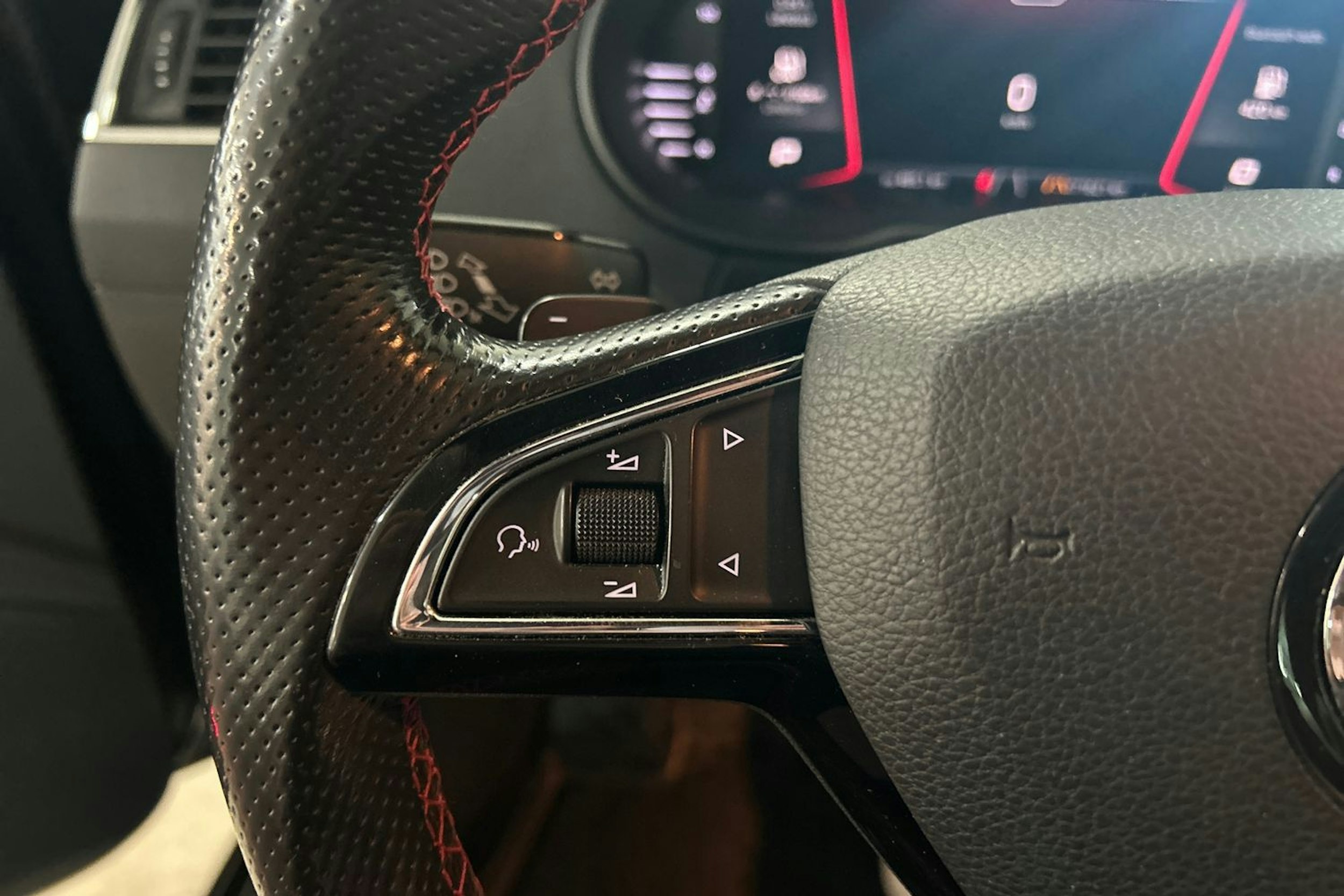 musta Skoda Octavia 2019 kuva 19.