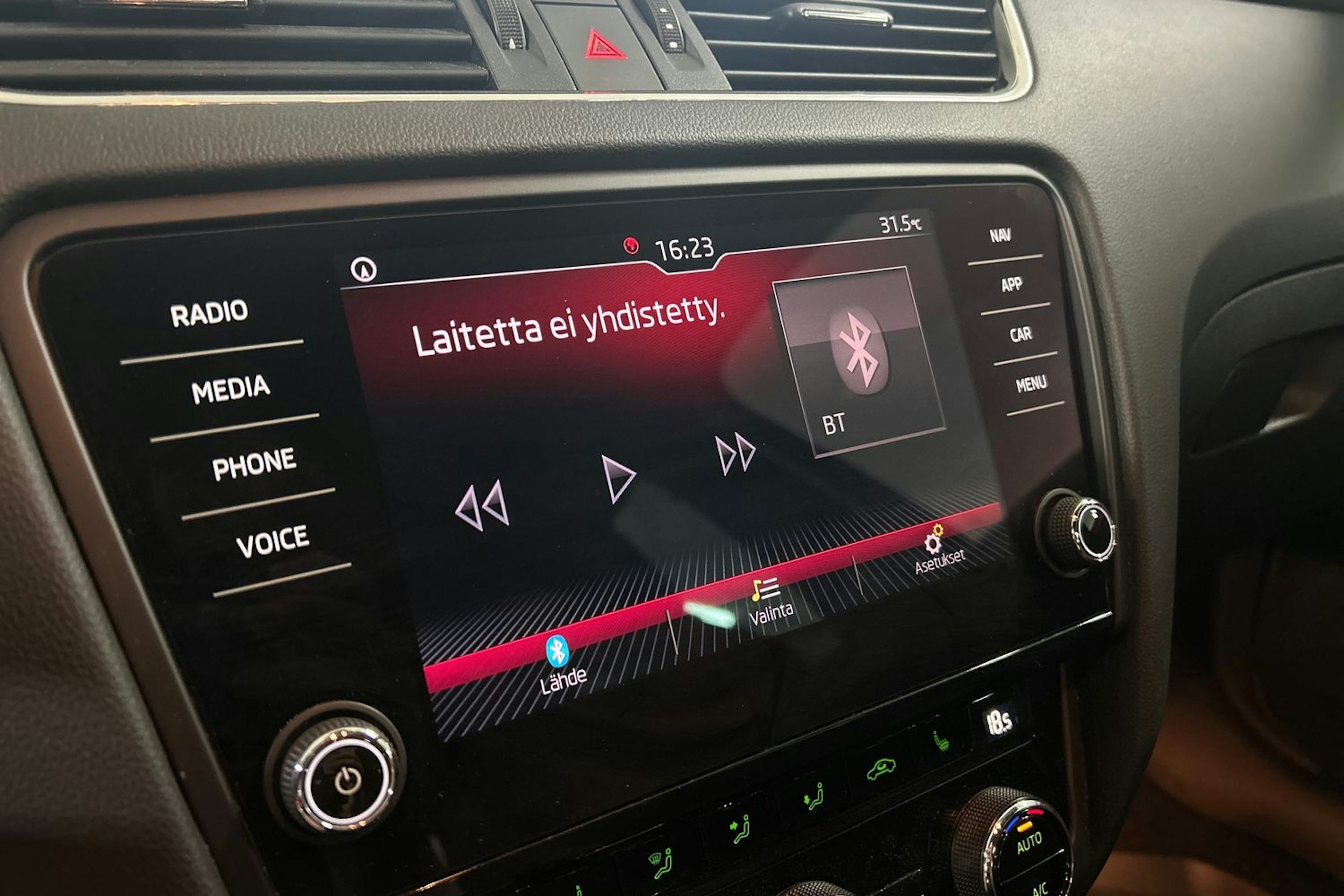 musta Skoda Octavia 2019 kuva 23.