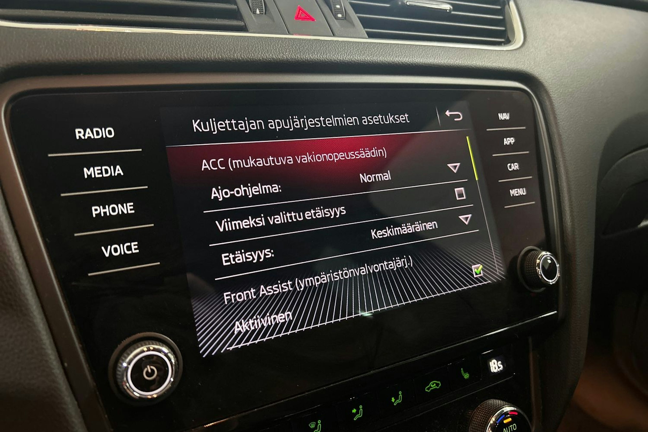 musta Skoda Octavia 2019 kuva 26.