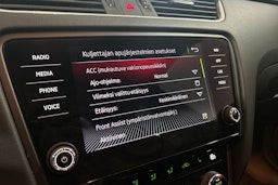 musta Skoda Octavia 2019 kuva 26.