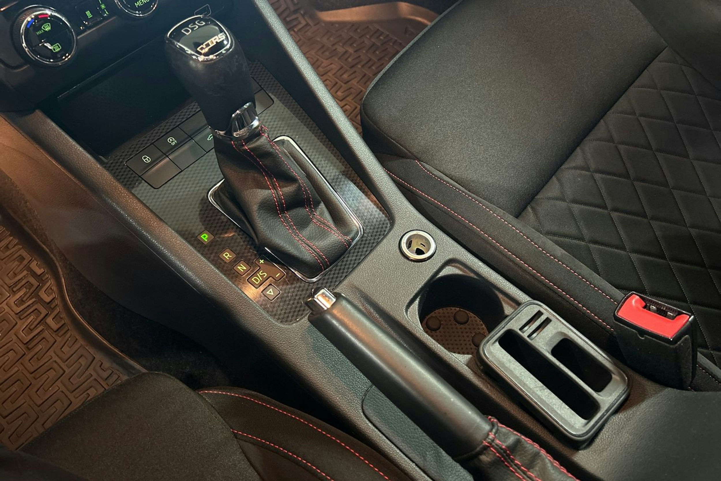 musta Skoda Octavia 2019 kuva 30.