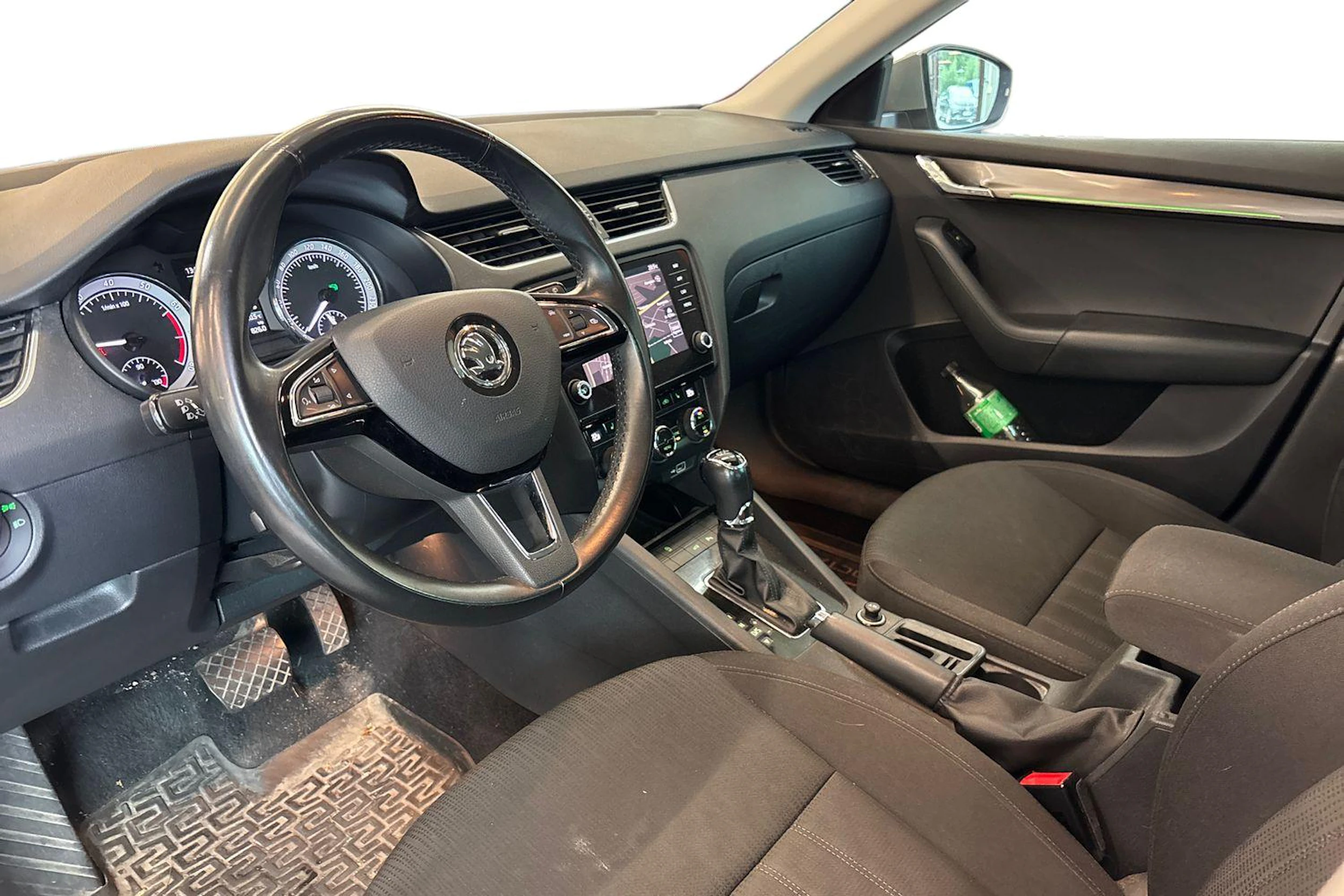 Ruskea (beige) Skoda OCTAVIA 2019 kuva 3.