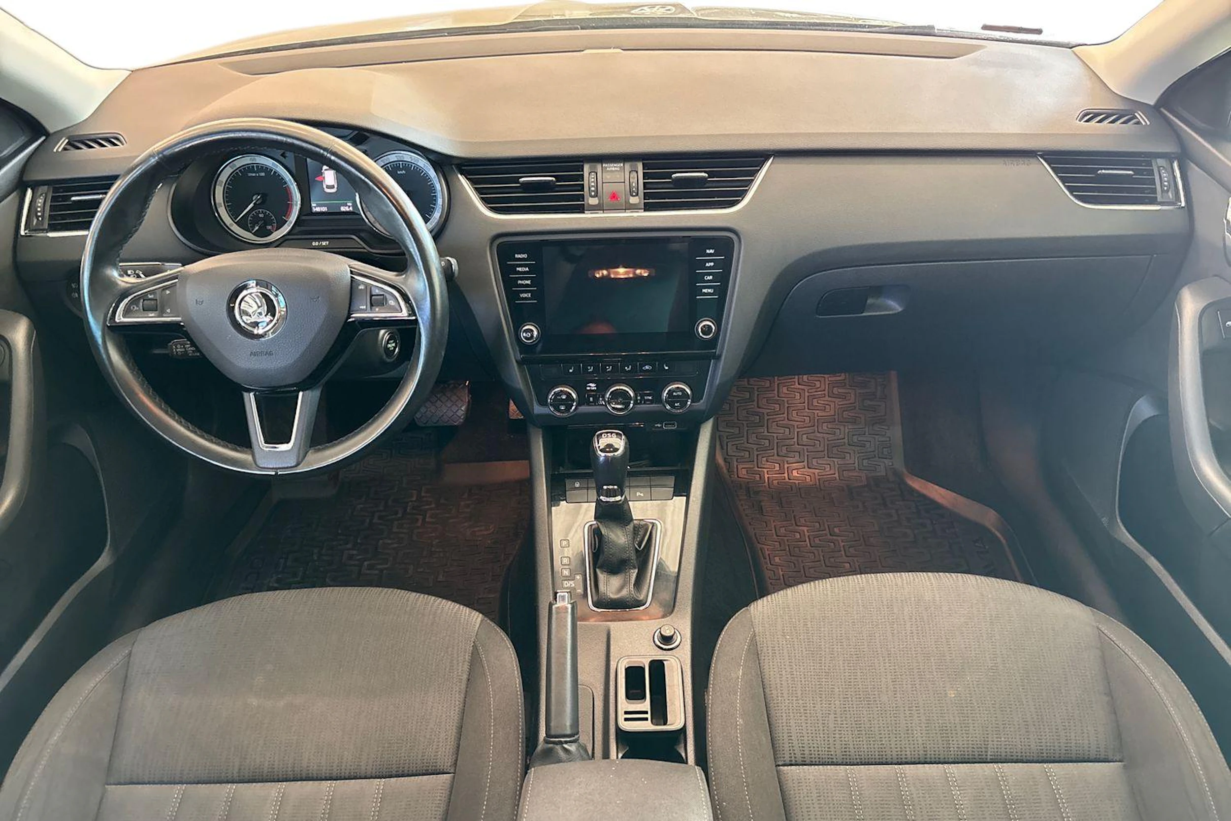 Ruskea (beige) Skoda OCTAVIA 2019 kuva 7.