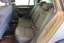 Ruskea (beige) Skoda OCTAVIA 2019 kuva 8.
