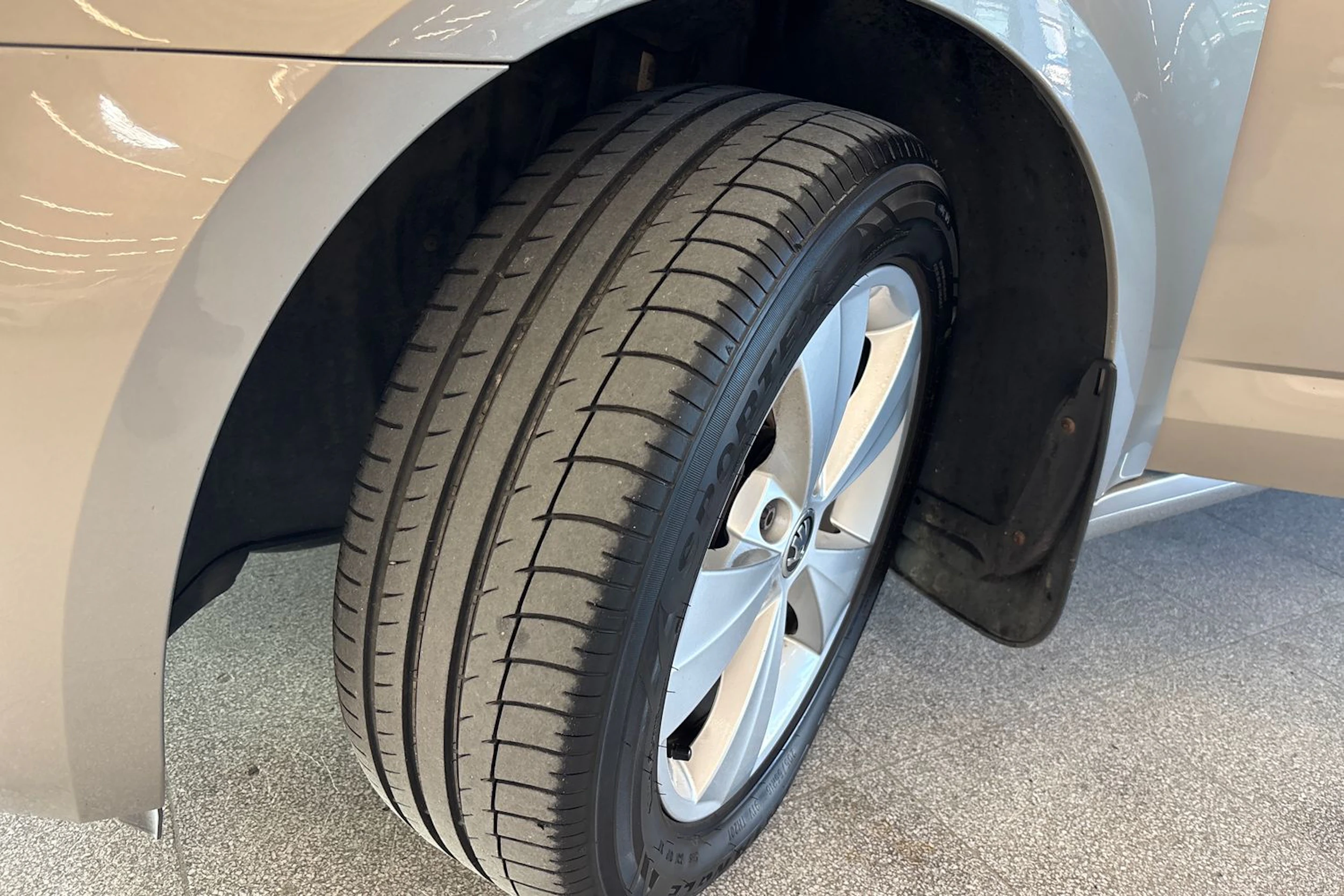 Ruskea (beige) Skoda OCTAVIA 2019 kuva 12.
