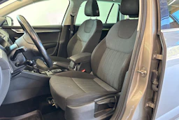 Ruskea (beige) Skoda OCTAVIA 2019 kuva 13.