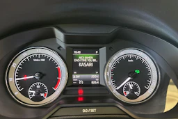 Ruskea (beige) Skoda OCTAVIA 2019 kuva 14.
