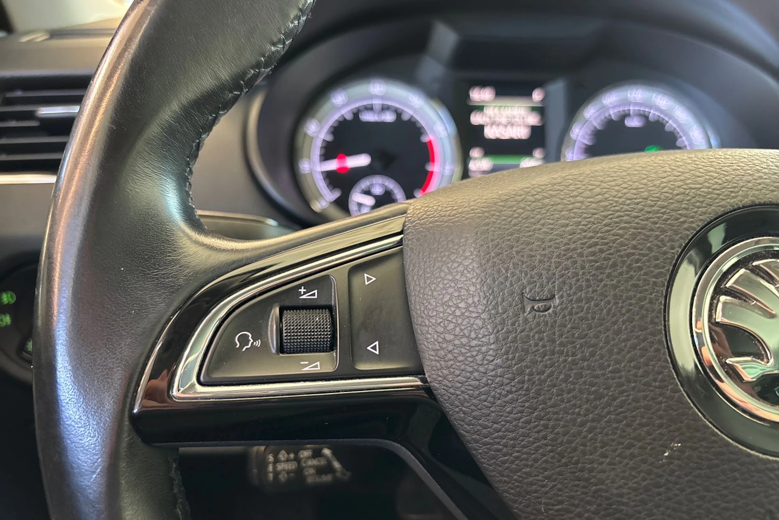 Ruskea (beige) Skoda OCTAVIA 2019 kuva 15.