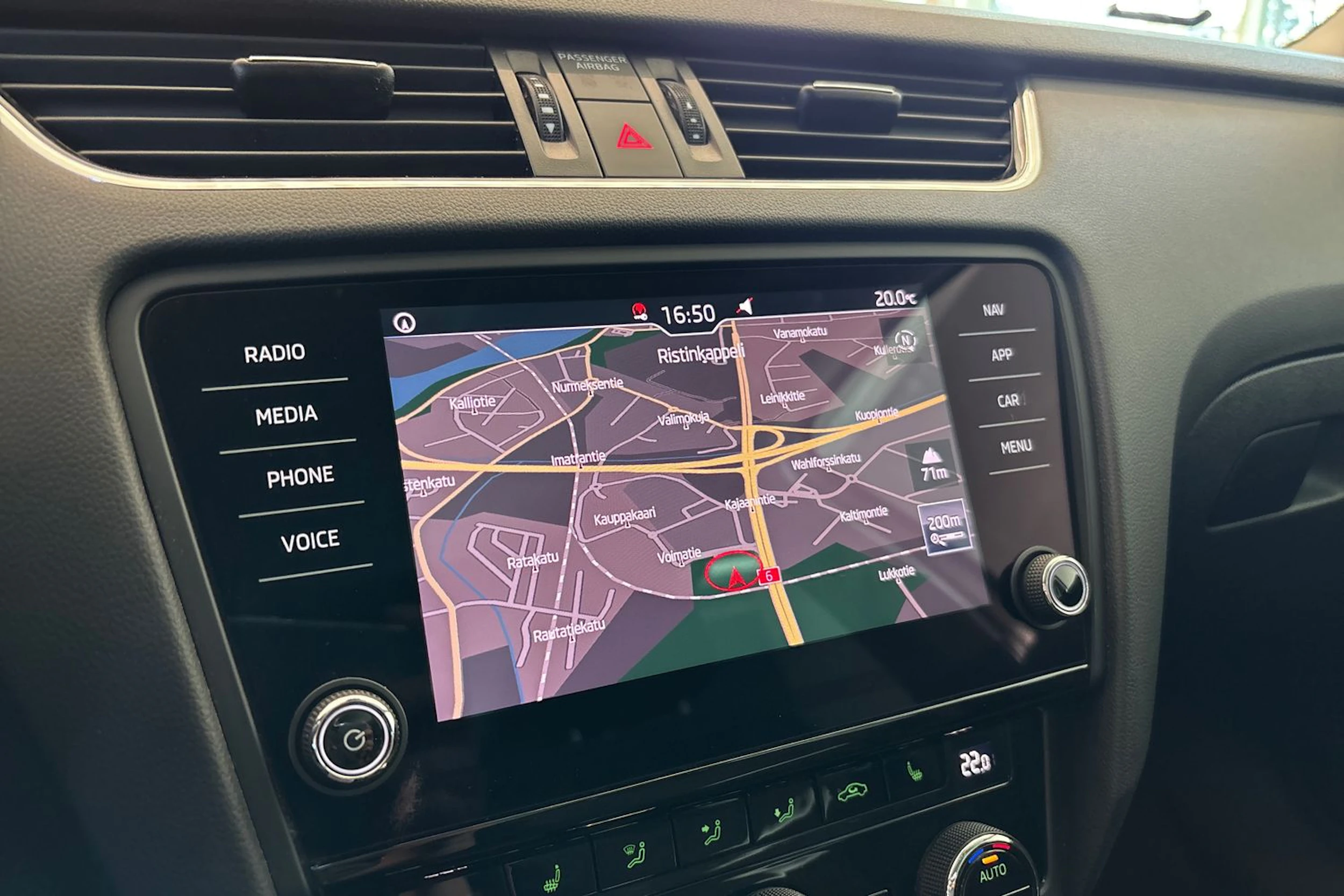 Ruskea (beige) Skoda OCTAVIA 2019 kuva 18.