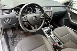 harmaa Skoda Octavia 2019 kuva 7.